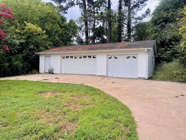 Building Photo - 716 Magness Dr