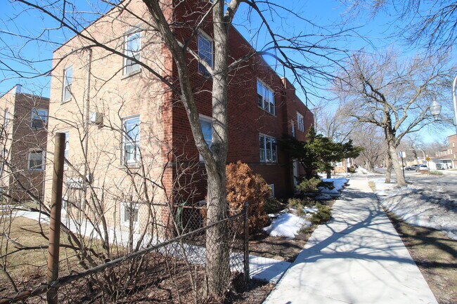 Building Photo - 2901 W Farragut Ave