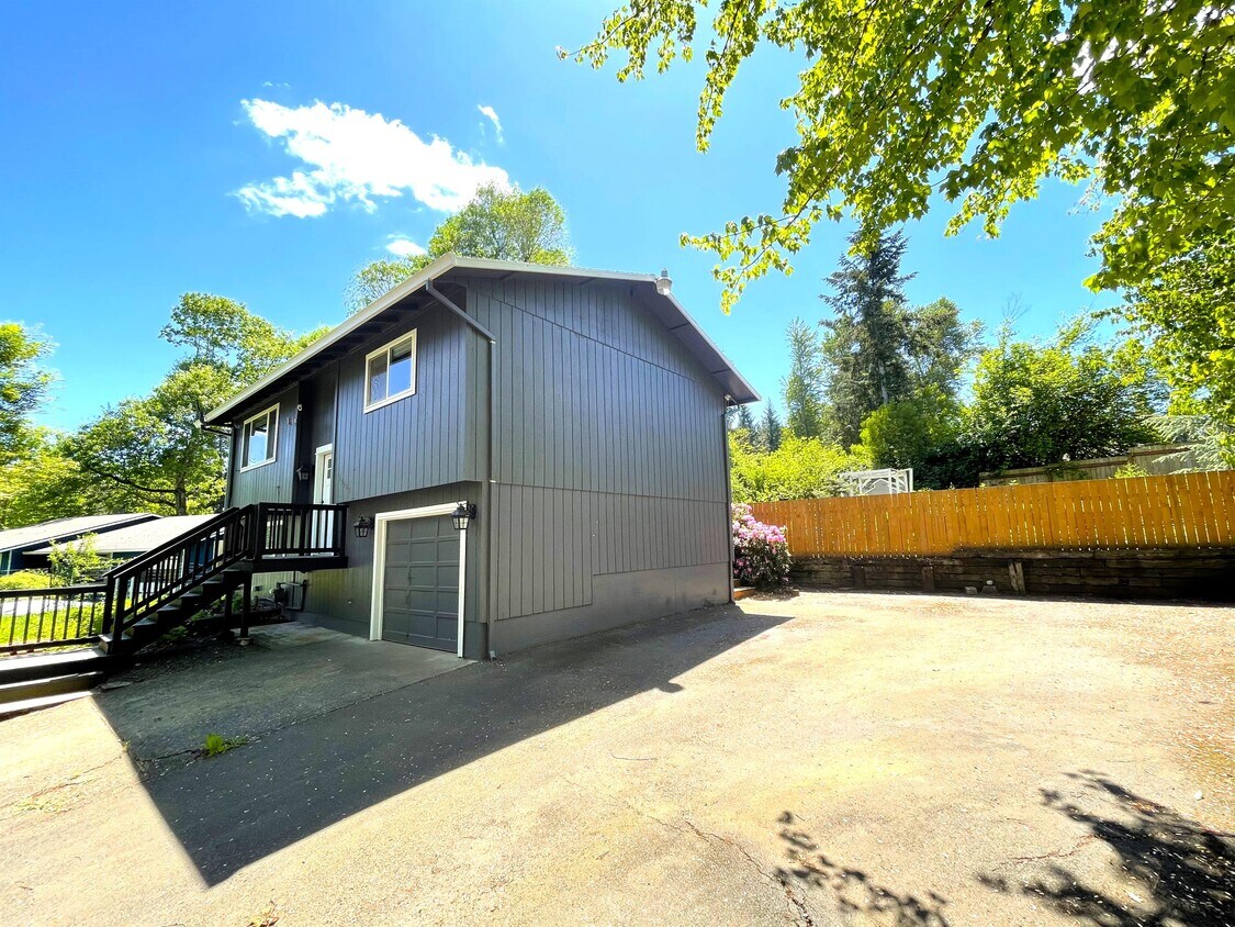 Primary Photo - 15160 S Dales Ave