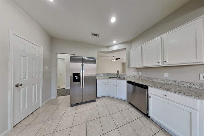 Foto del edificio - 20430 White Poplar Dr