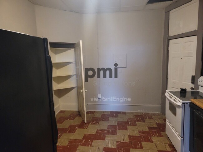 Foto del edificio - 601 Monroe Ave
