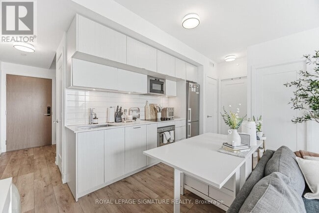 Photo du bâtiment - 575 Bloor St E