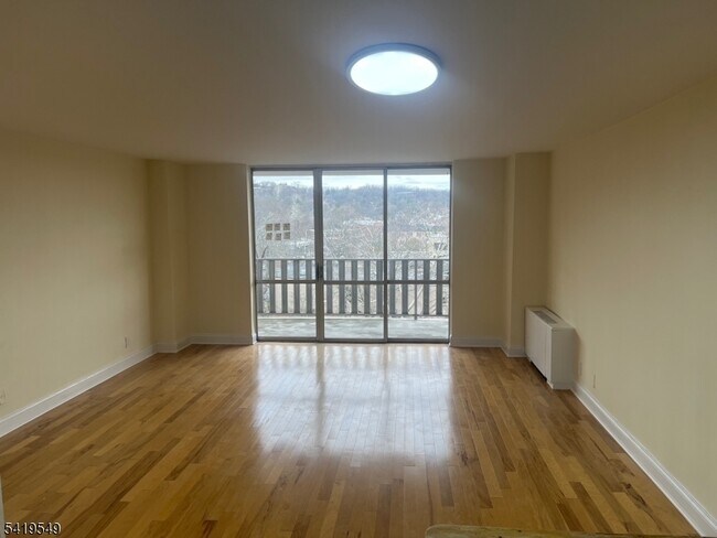 Foto del edificio - 530 Valley Rd