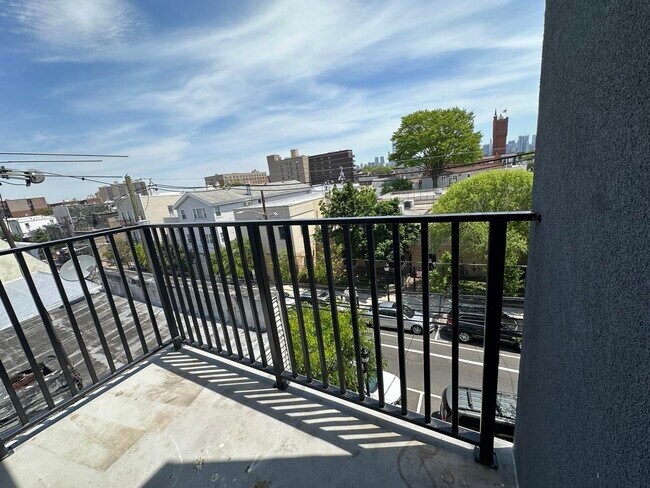 Building Photo - 4103 Palisade Ave
