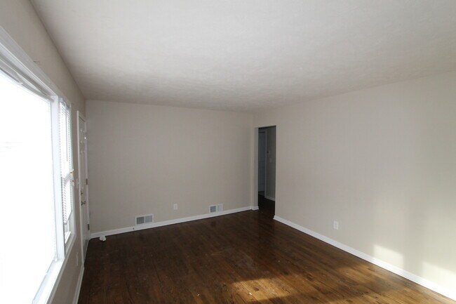 Building Photo - Modern remodel!  Cozy 3 Bedroom Home Acros...
