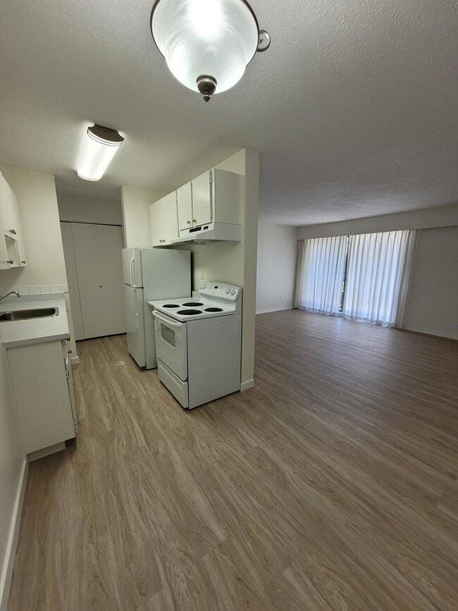 Building Photo - 6630 Mckay Av