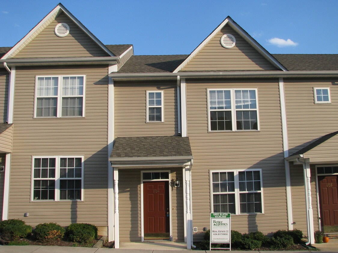 Webland Park Townhome - Webland Park Townhome