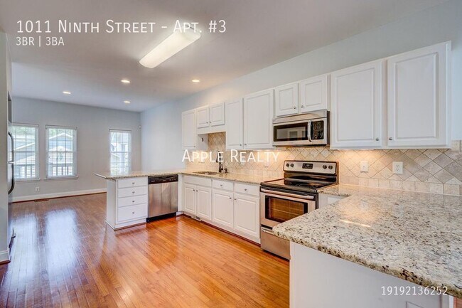 Building Photo - SPECIAL-1/2 month off 1st full months rent...