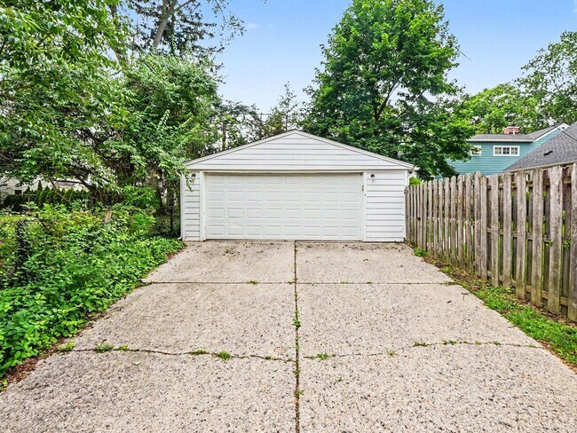 Building Photo - 1616 Morton Ave