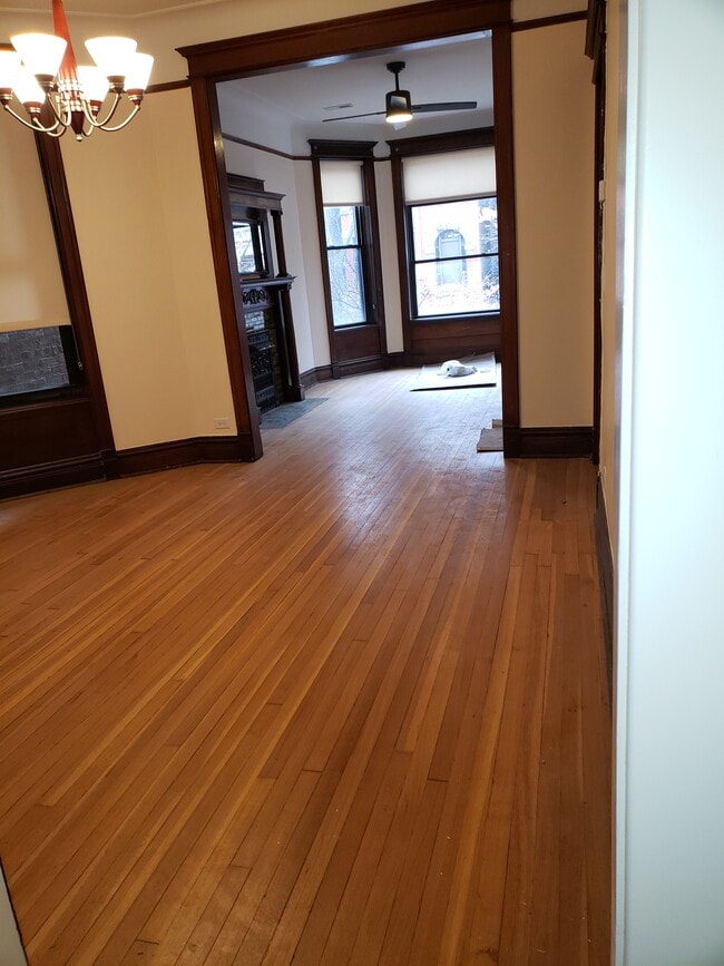 Dining Room - 912 W Newport Ave