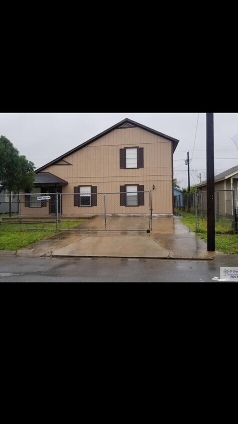 Primary Photo - 4614 Calle La Mansion
