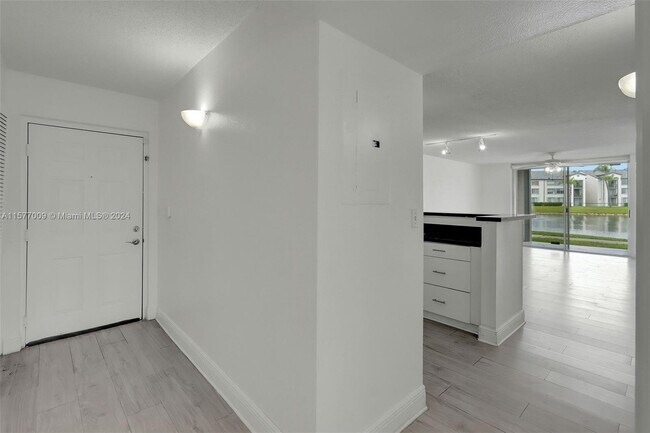 Foto del edificio - 4350 NW 107th Ave