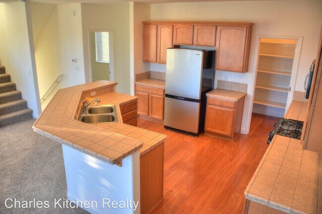 Foto del edificio - 4 br, 4.5 bath House - 1361 Thompson Street