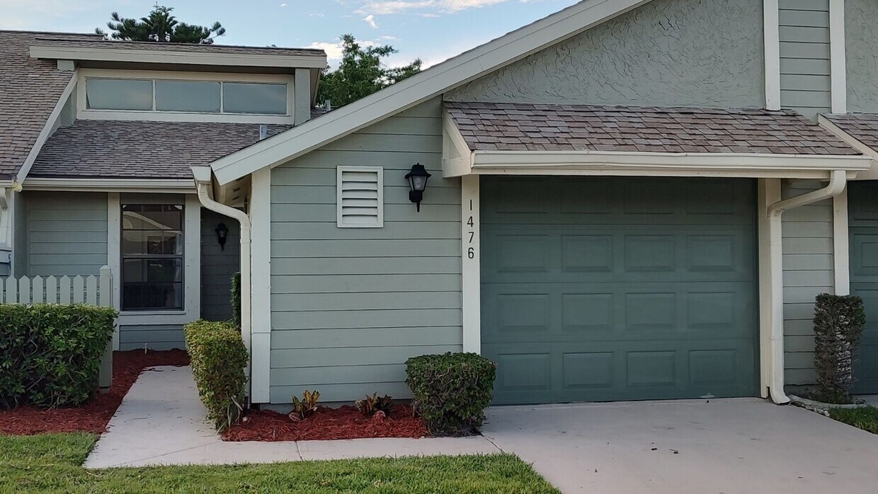 Primary Photo - Villas of Village Green 2 bedroom, 1 bath,...