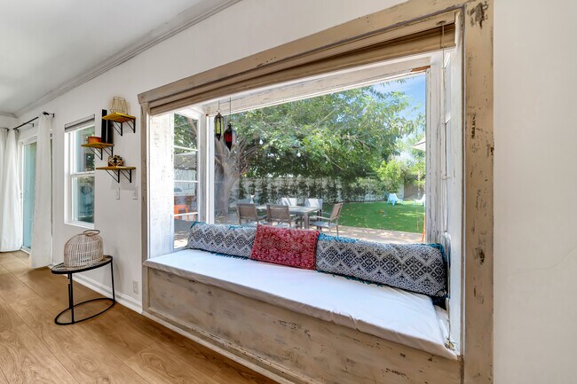 Foto del edificio - 7713 Oakdale Ave