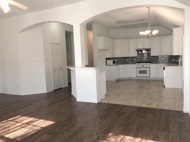 Building Photo - 9113 Couples Dr
