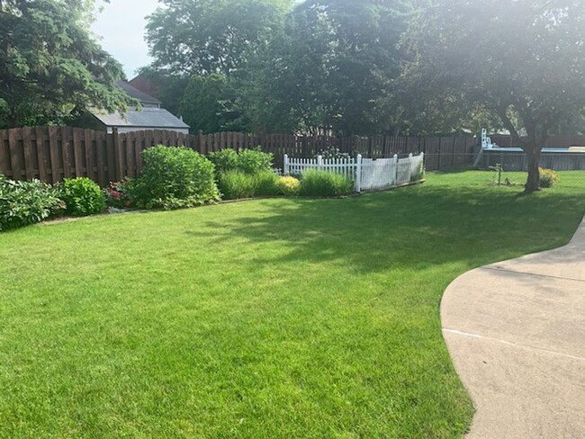 Foto del edificio - 13843 Grove Park Dr