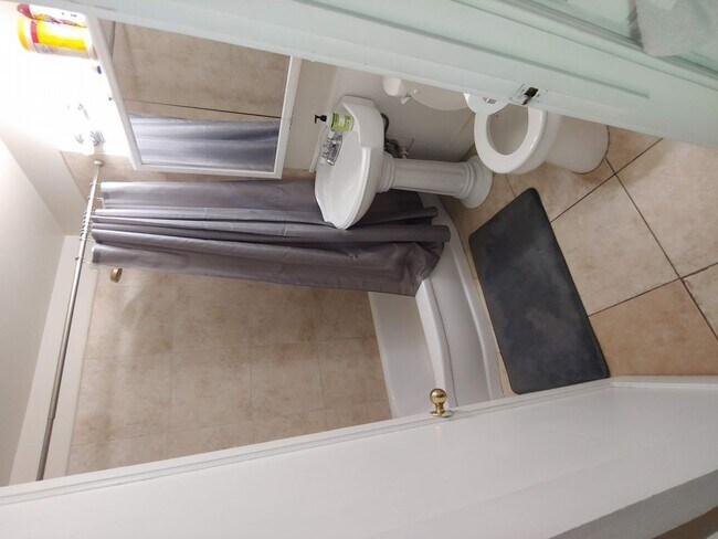 Building Photo - BYU Contracted Mens Housing- Private Room