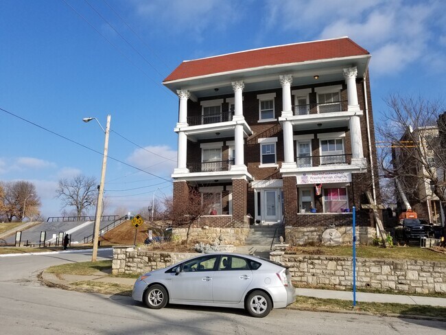 Building Photo - 301 Bellefontaine Ave