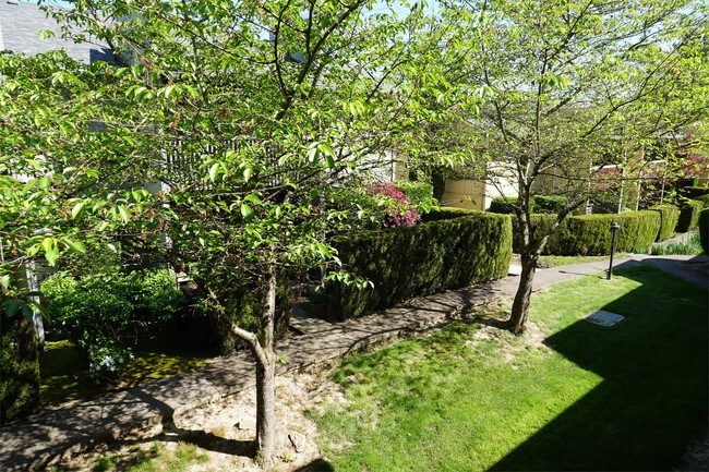 Foto del edificio - 13050 NW Cornell Rd