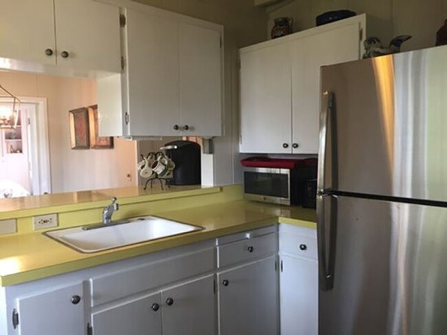 Building Photo - Idyllic Fully Furnished Cottage in Asiloma...