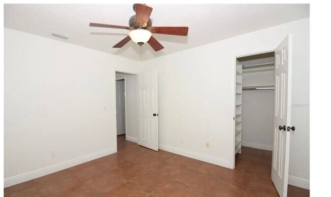 Building Photo - 7316 Della Dr
