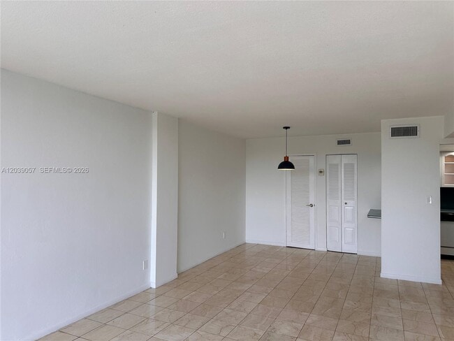Building Photo - 2715 Tigertail Ave
