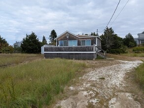Building Photo - 44 Old Point Rd