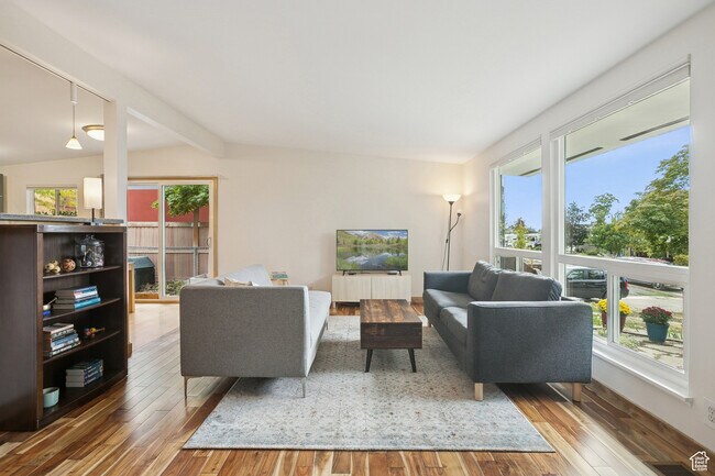 Foto del edificio - 3485 S Fleetwood Dr