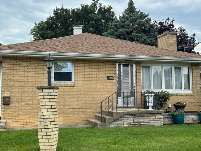 Foto del edificio - 1807 Oakland Ave