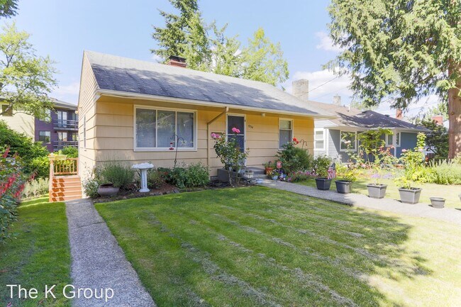 Building Photo - 2 br, 1 bath House - 5734 NE 62nd Street