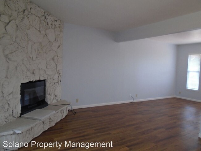 Building Photo - 4 br, 2.5 bath House - 1417 Karen Dr.