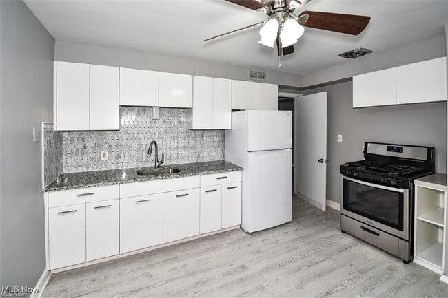 Foto del edificio - 2344 Westmoor Rd