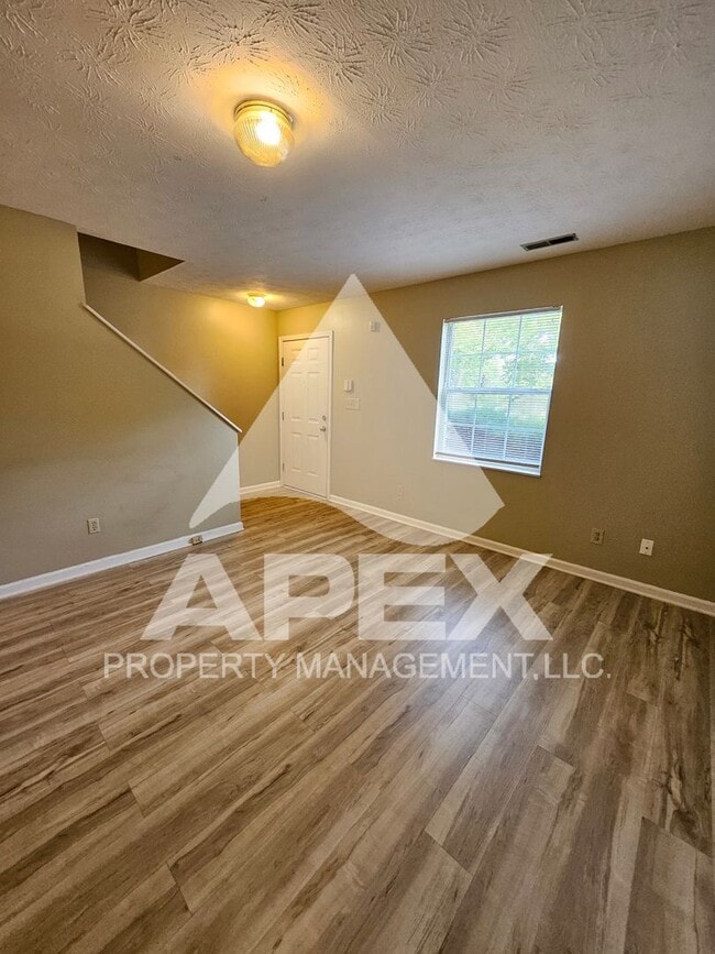 Foto del edificio - MOVE-IN SPECIAL, $1 RENT!! - Spacious 2Bd - 1.5 Ba Town Home---WEST--CEDAR BLUFF!