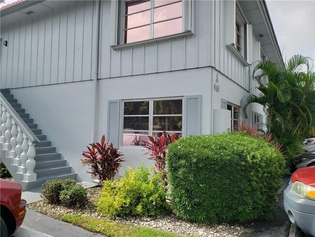 Building Photo - 649 W Oakland Park Blvd