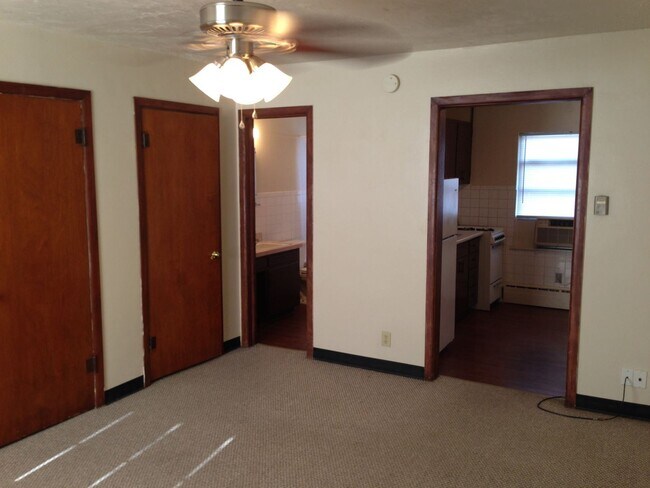 Building Photo - 440 E Cherry St