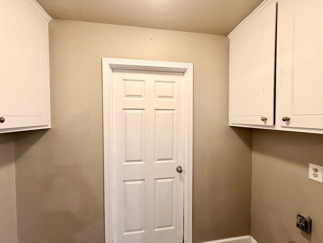 Foto del edificio - 8941 E 57th St