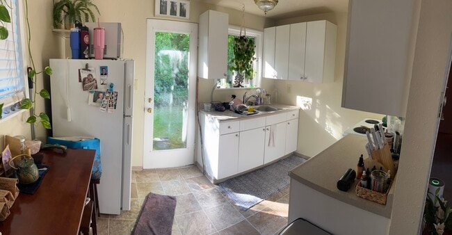 Building Photo - Lake Louise Dr SW