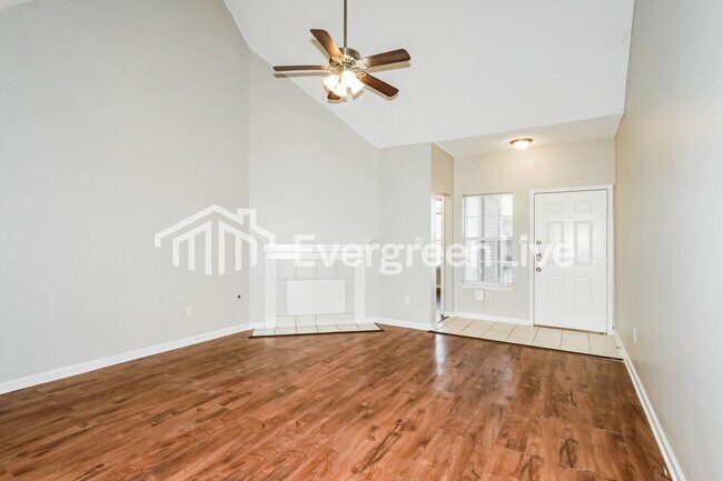 Foto del edificio - 1180 Brady Hollow Ln