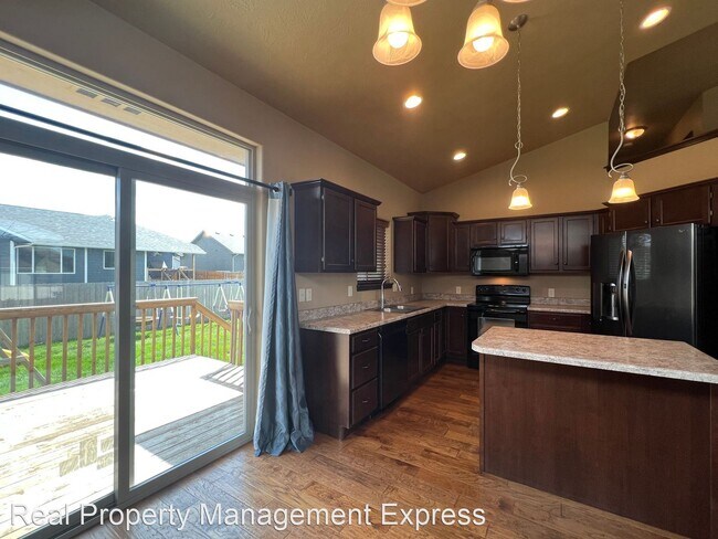 Building Photo - 4 br, 3 bath House - 8805 W 19th St