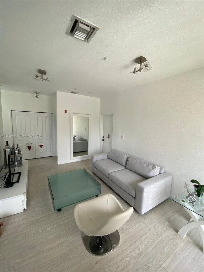 Foto del edificio - 4445 SW 160th Ave