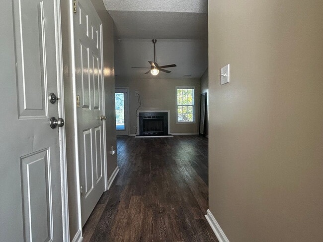 Building Photo - Single Family Home