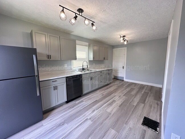 Photo - 1020 Walnut Hill Pl House