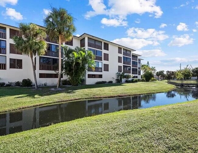 Hermosas vistas - 166 SE Saint Lucie Blvd
