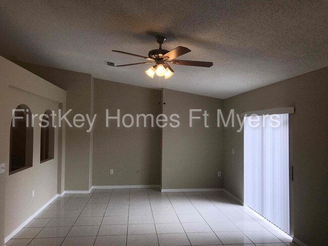 Building Photo - 12725 Kings Lake Dr