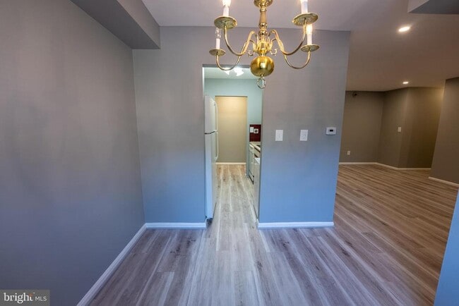 Building Photo - 1533 Colonial Dr