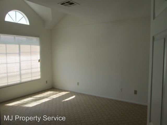 Building Photo - 153 Diamond St