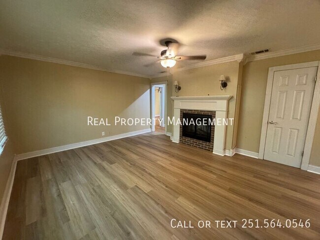 Foto del edificio - 1063 Midmoor Dr