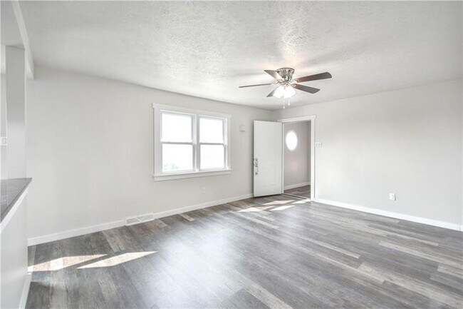 Foto del edificio - 2329 McKees Rocks Rd
