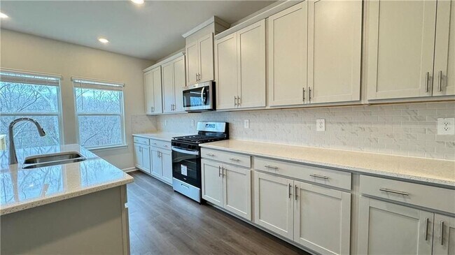 Foto del edificio - 228 Water Oak Wy